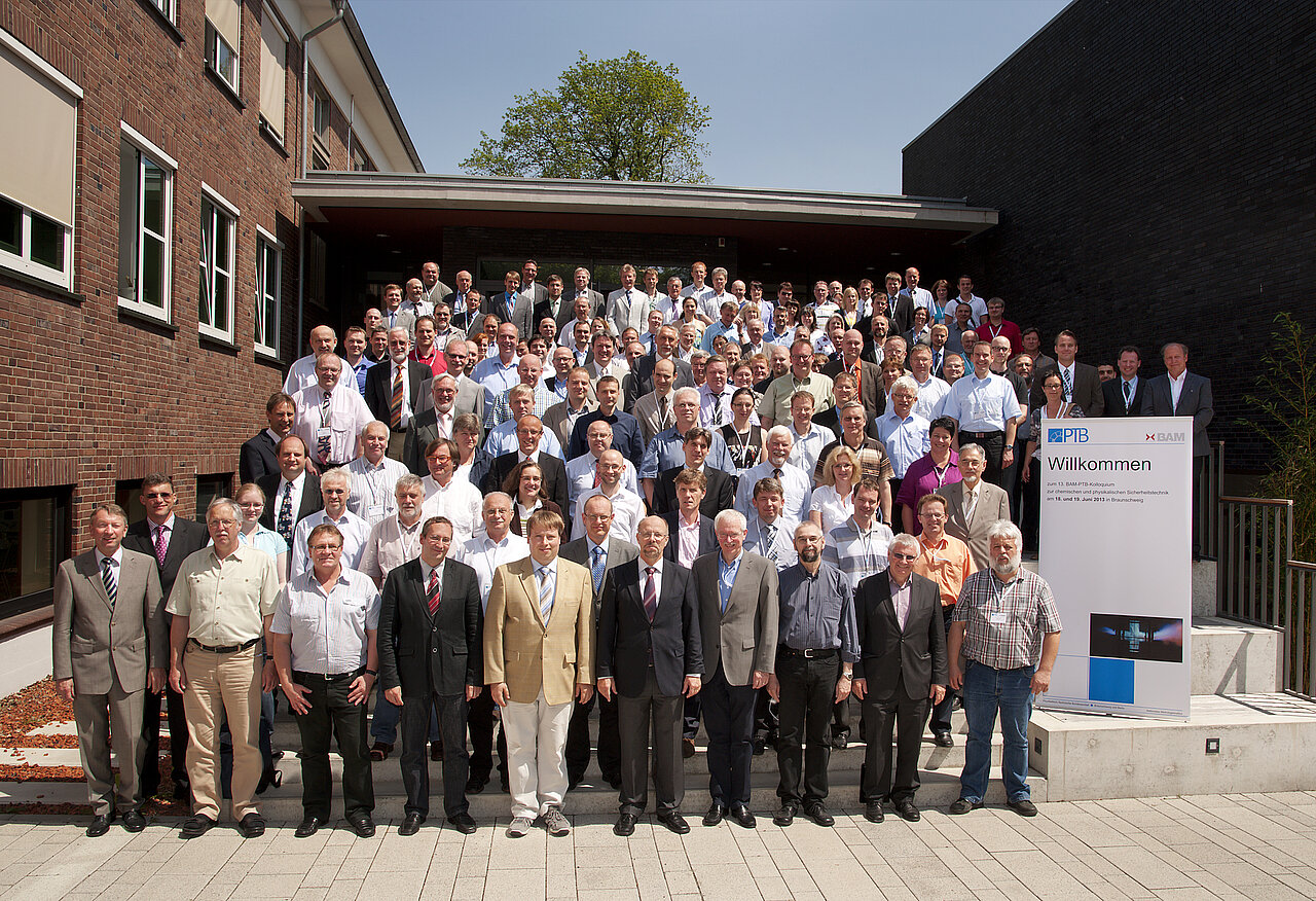 Teilnehmer-Gruppenfoto zum 13. BAM-PTB-Kolloquium